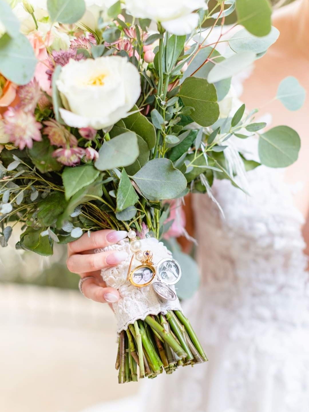 A close up of a bridal bouquet