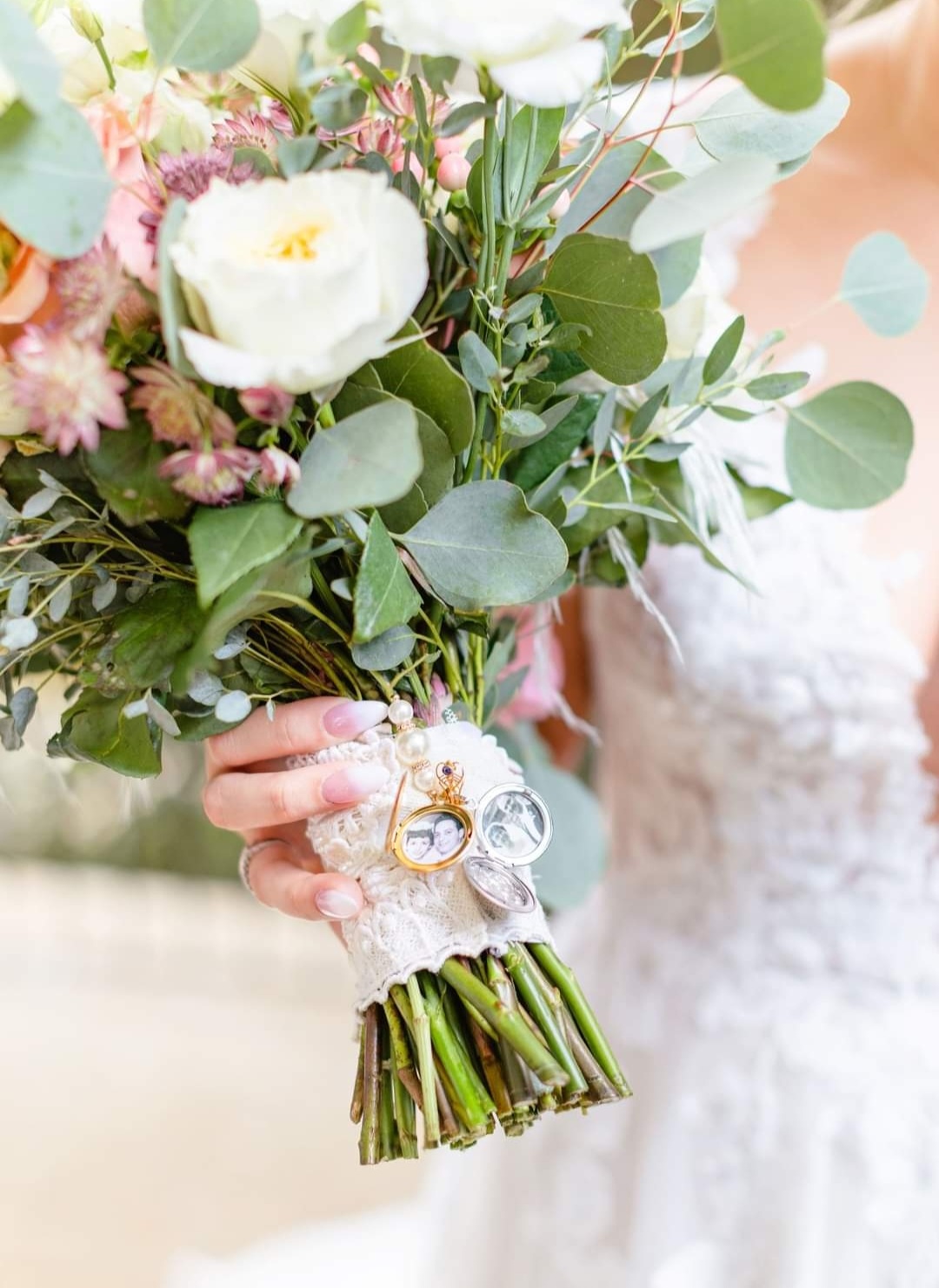 A close up of a bridal bouquet